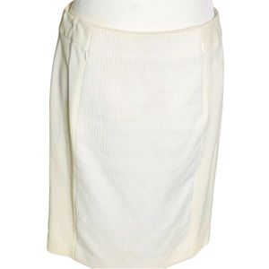 Ladies white pencil skirt by Daisy Fuentes sz 6